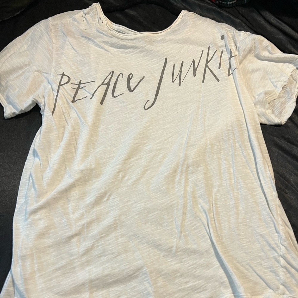 Magnolia pearl tee